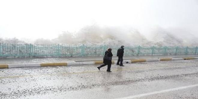 Antalya'da Öğrencilere Fırtına Uyarısı